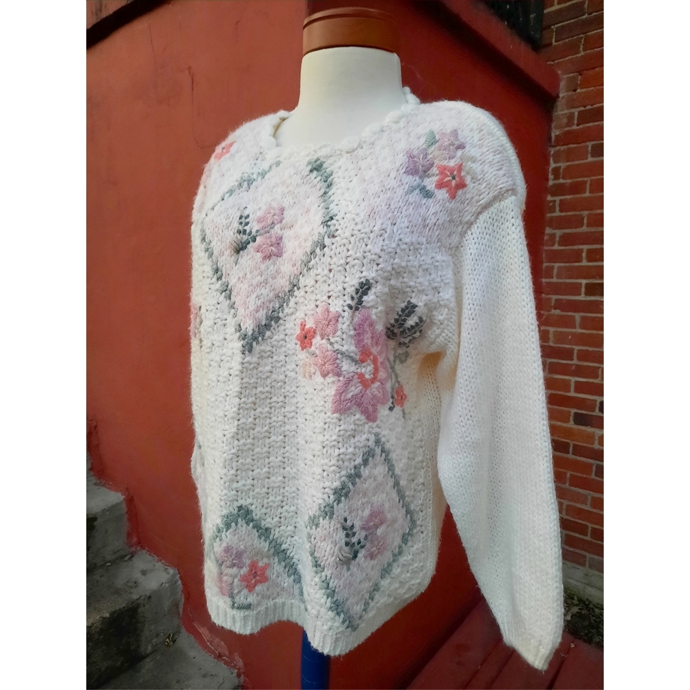 Vintage 90's Cottagecore Crochet Victorian Roses Chunky Knit Sweater Medium